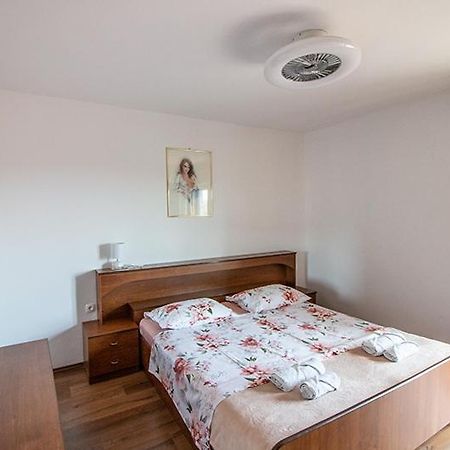 Apartment Zvjezdana Omiš Екстериор снимка
